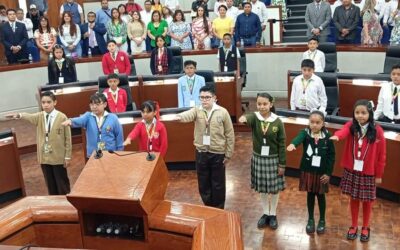 PARTICIPAN ESTUDIANTES DEL SEER EN PARLAMENTO INFANTIL
