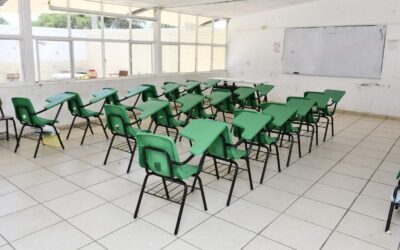 ENTREGAN MOBILIARIO EN PREPARATORIA DE CERRO DE SAN PEDRO