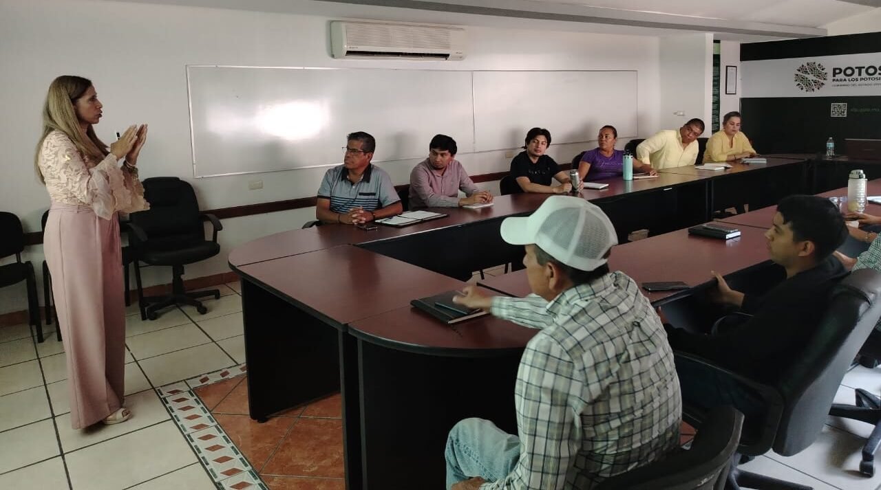 PERSONAL DE LA JEC SE CAPACITA EN ATENCIÓN AL PÚBLICO