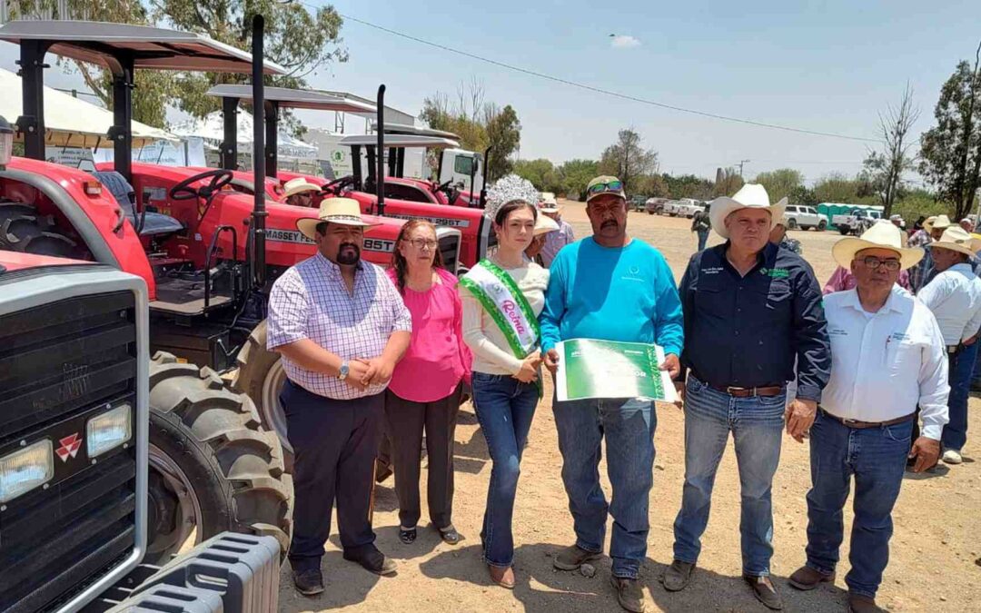 ENTREGAN APOYOS AGROPECUARIOS EN MUNICIPIOS DE LA ZONA MEDIA Y ALTIPLANO