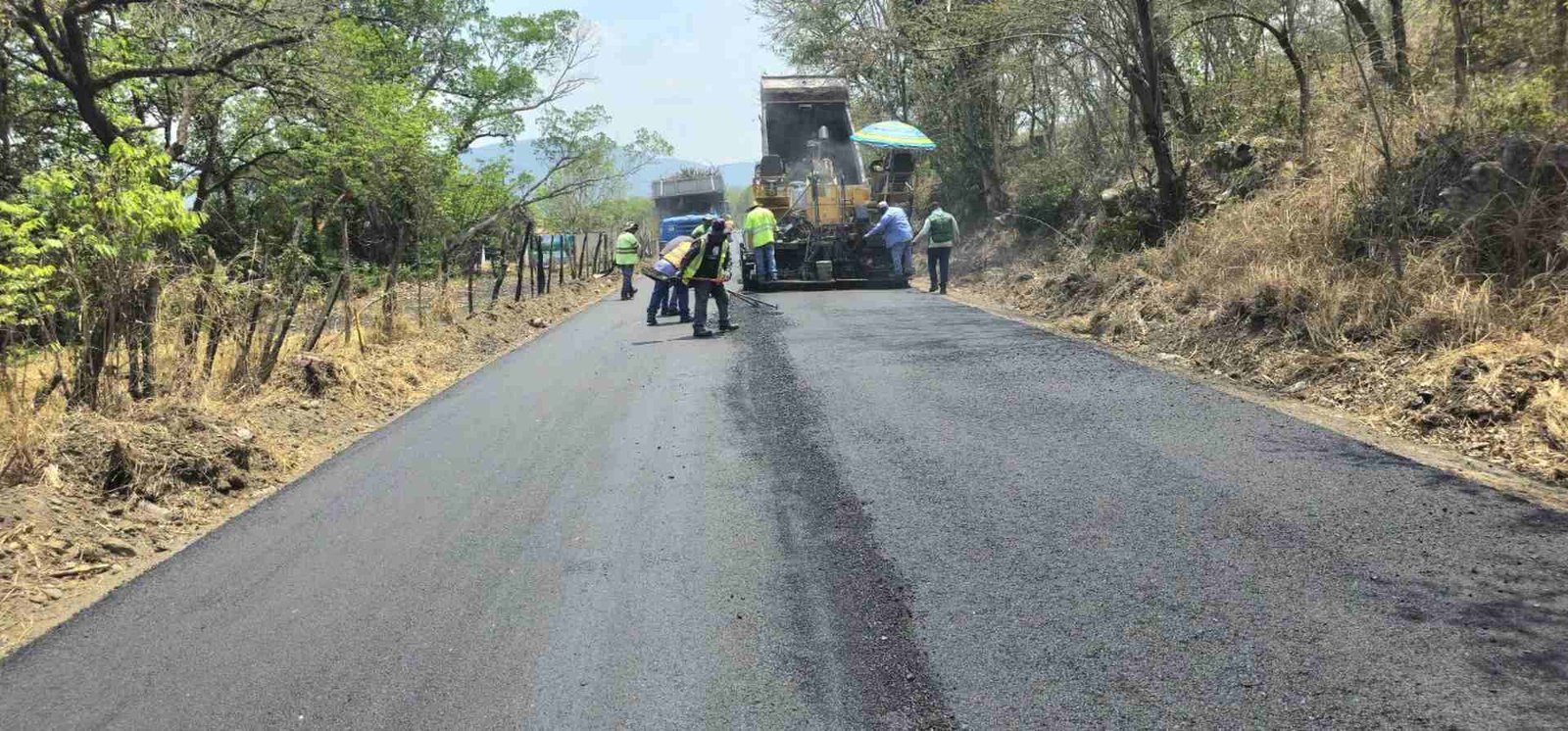 AVANZAN TRABAJOS DE REHABILITACIÓN DE CAMINO EN TAMASOPO