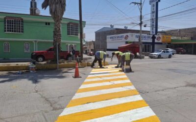 INSTALAN REDUCTORES DE VELOCIDAD Y SEÑAMIENTOS EN CALLES DE LA CAPITAL DE SLP