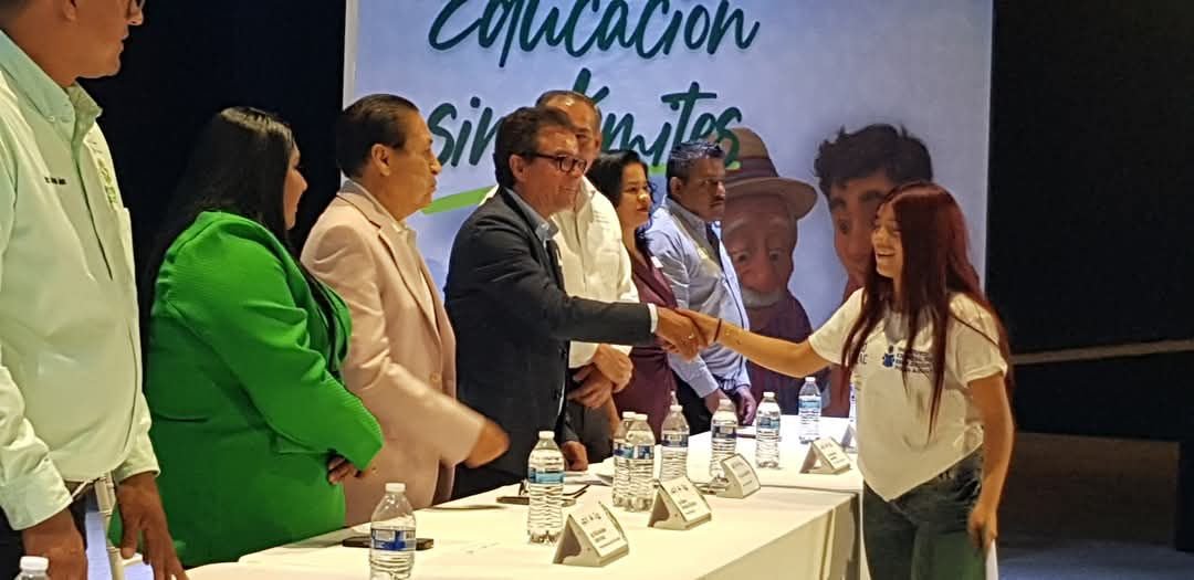 ENTREGAN CERTIFICADOS DE EDUCACIÓN PRIMARIA Y SECUNDARIA PARA ADULTOS EN SOLEDAD