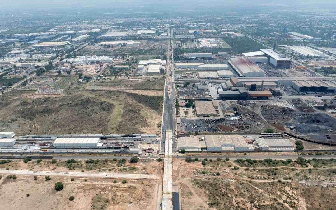 SUPERVISAN AVANCE DE LA VÍA ALTERNA