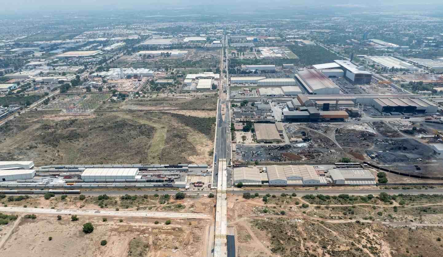 SUPERVISAN AVANCE DE LA VÍA ALTERNA