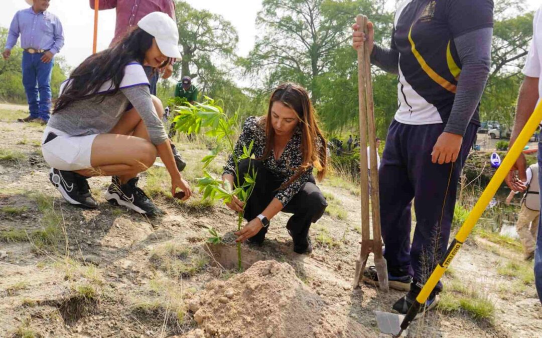 REALIZAN ACCIONES DE LIMPIEZA EN EL PARAJE NATURAL «EL CHARCO AZUL» EN RIOVERDE