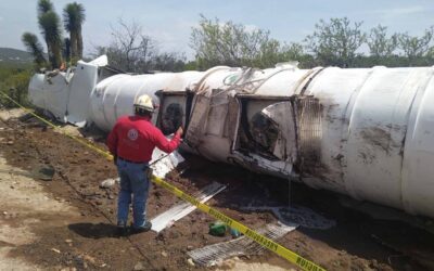 ATENDIERON FUGA DE COMBUSTIBLE DE UNA PIPA EN LA CAPITAL DE SLP