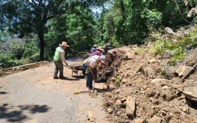 DAN MANTENIMIENTO A CAMINOS DEL ESTADO AFECTADOS POR LLUVIAS