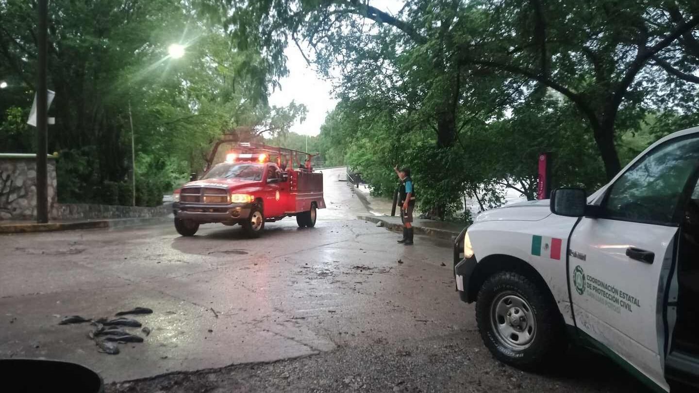 ATENDEN DIVERSAS SITUACIONES DE EMERGENCIA POR LLUVIAS EN LA HUASTECA