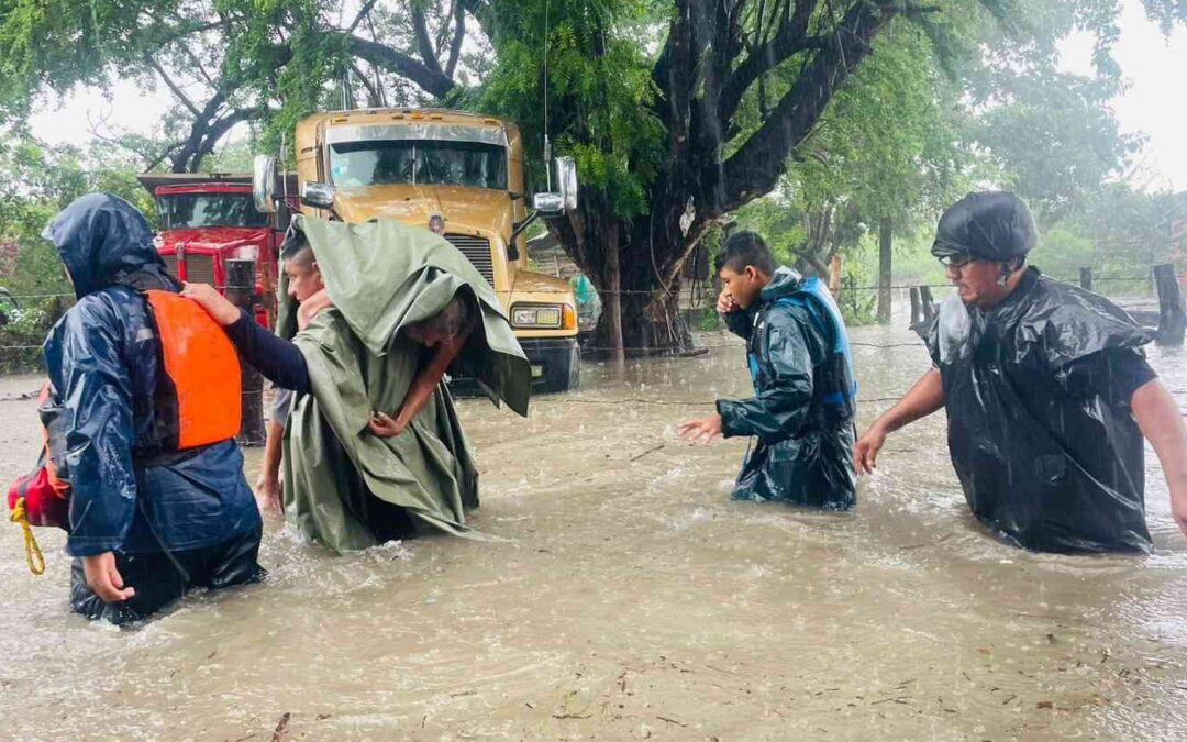 GUARDIA CIVIL ESTATAL APOYÓ A FAMILIAS AFECTADAS EN LA HUASTECA