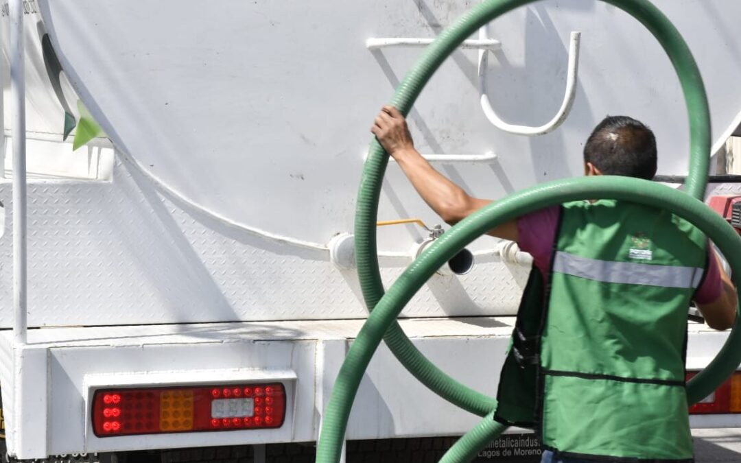 IMPLEMENTAN ENTREGA DE AGUA EN COLONIAS AFECTADAS POR NUEVA FALLA EN EL REALITO