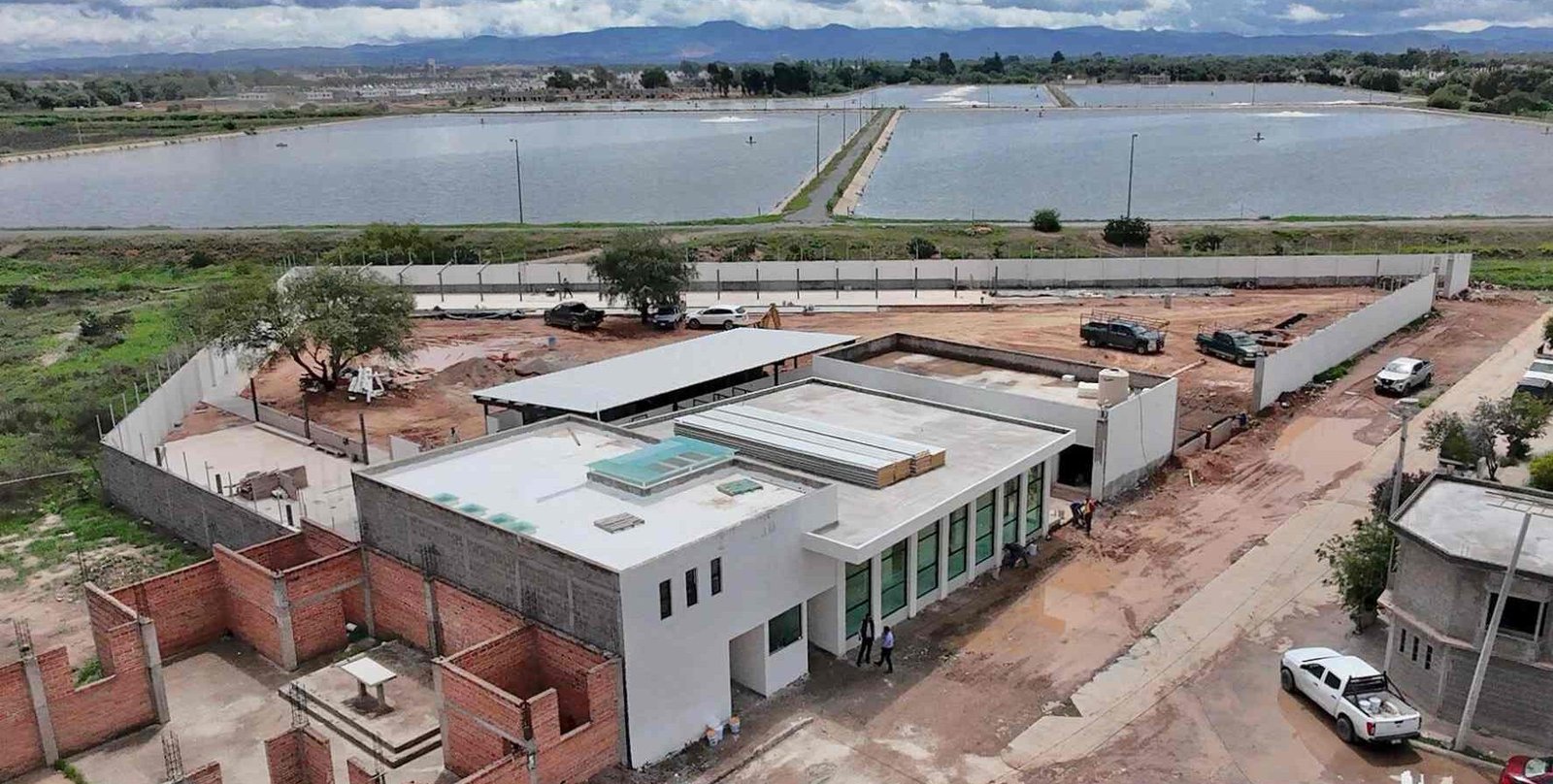 75 POR CIENTO DE AVANCE EN NUEVO HOSPITAL Y REFUGIO “HUELLITAS” EN SOLEDAD