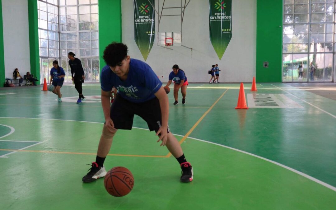 INAUGURAN REHABILITACIÓN DE AUDITORIO DE BÁSQUETBOL EN EL INPOJUVE