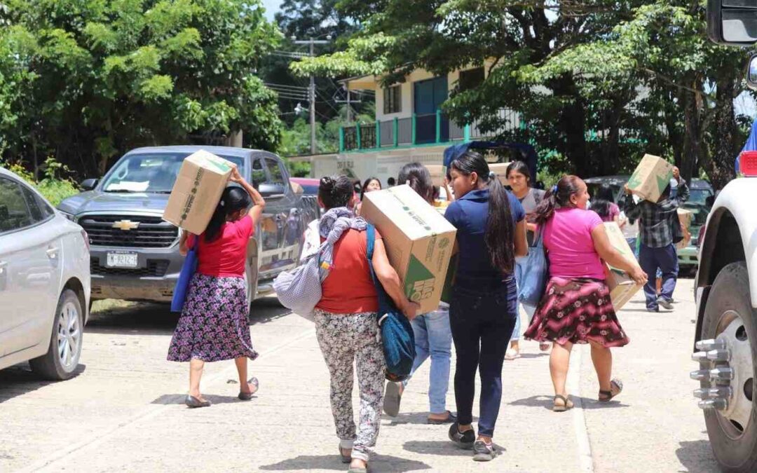 ENTREGAN APOYOS ALIMENTARIOS A FAMILIAS DE TANCANHUITZ