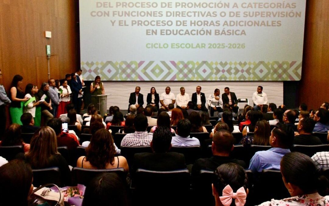 DOCENTES DE EDUCACIÓN BÁSICA DE SLP RECIBEN RECONOCIMIENTOS