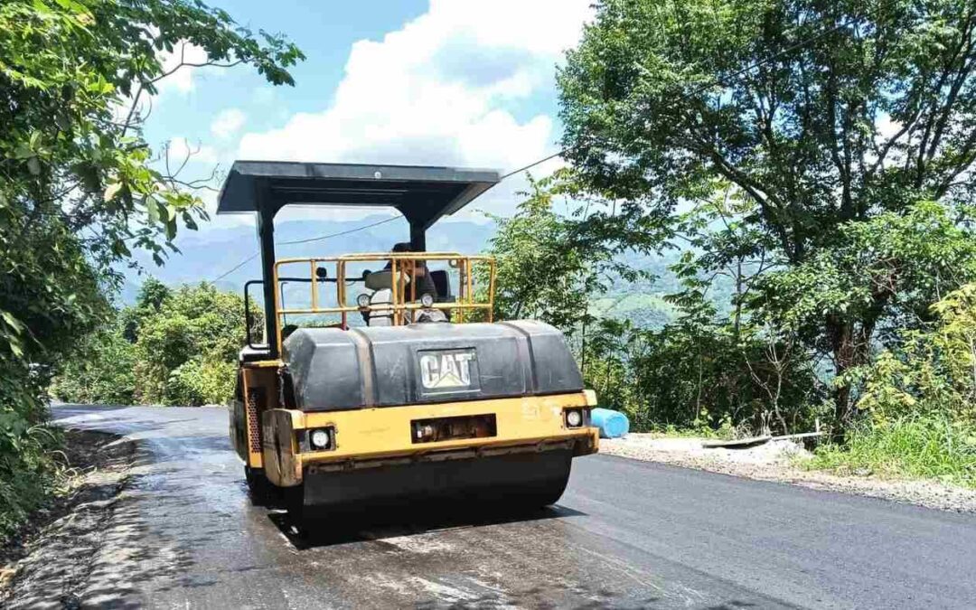 REHABILITAN CAMINO EN TAMAZUNCHALE QUE CONECTA A 27 LOCALIDADES