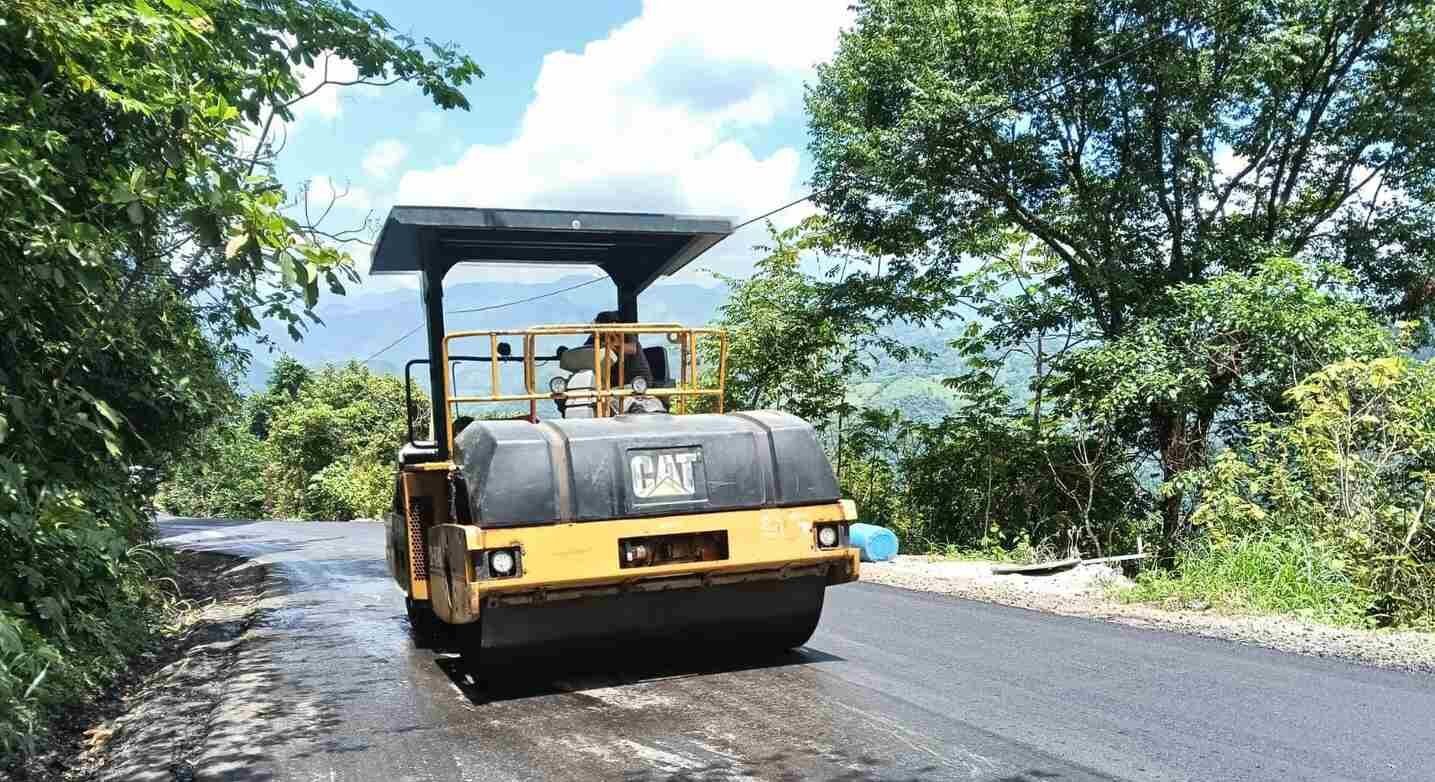 REHABILITAN CAMINO EN TAMAZUNCHALE QUE CONECTA A 27 LOCALIDADES