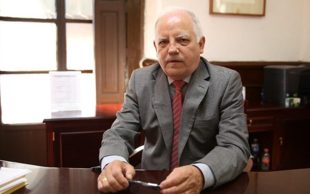 ANALIZAN AJUSTE SALARIAL PARA EMPLEADOS DE GOBIERNO