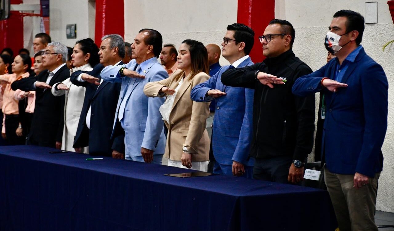 FORMALIZAN NOMBRAMIENTO DE NUEVO DIRECTOR DE LA NORMAL DEL ESTADO