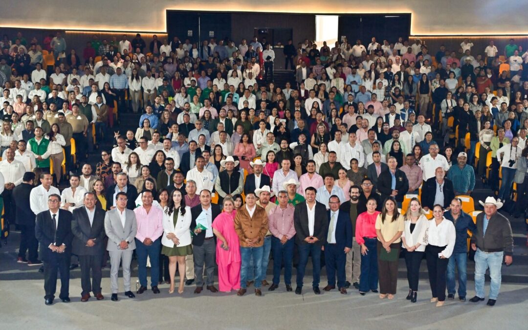 ENTREGAN CERTIFICACIONES A FUNCIONARIOS MUNICIPALES