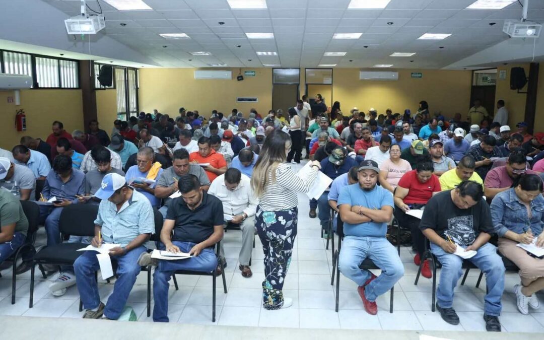 CAPACITAN A OPERADORES DE TRANSPORTE PÚBLICO EN LA REGIÓN MEDIA