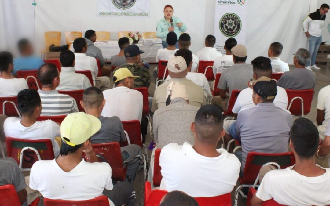 ENTREGAN MATERIAL EDUCATIVO PARA ALFABETIZACIÓN EN EL PENAL DE LA PILA