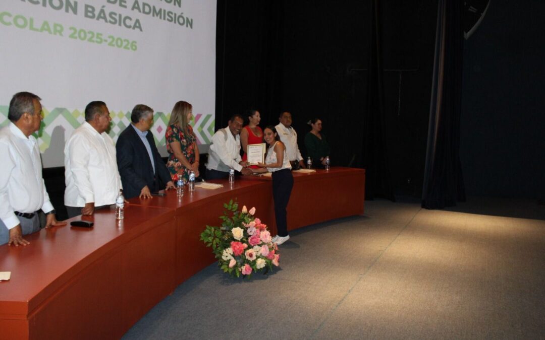 ENTREGAN NOMBRAMIENTOS A DOCENTES DE EDUCACIÓN BÁSICA EN SLP