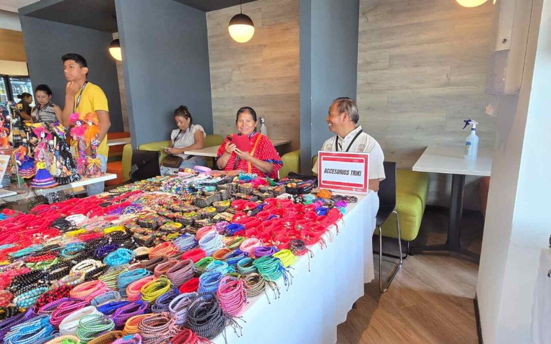 PARTICIPAN ARTESANOS INDÍGENAS EN EVENTO SOBRE COMERCIO Y OPORTUNIDADES