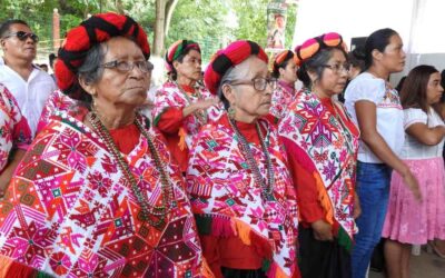 RECONOCEN A 23 MUJERES INDÍGENAS EN EVENTO CONMEMORATIVO EN COXCATLÁN
