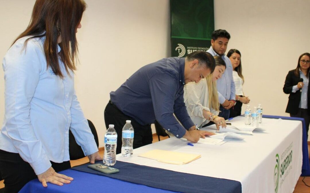 FIRMAN CONVENIO PARA QUE ESTUDIANTES DEL TEC SUPERIOR REALICEN FORMACIÓN PRÁCTICA EN MABE