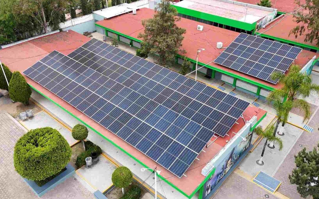 INSTALAN PANELES SOLARES EN 14 PLANTELES DEL COLEGIO DE BACHILLERES