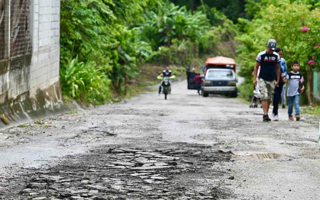 CONSTRUYEN PUENTE VEHICULAR EN ZAPOTITLA Y REHABILITAN CAMINO EN SAN MARTÍN CHALCHICUAUTLA