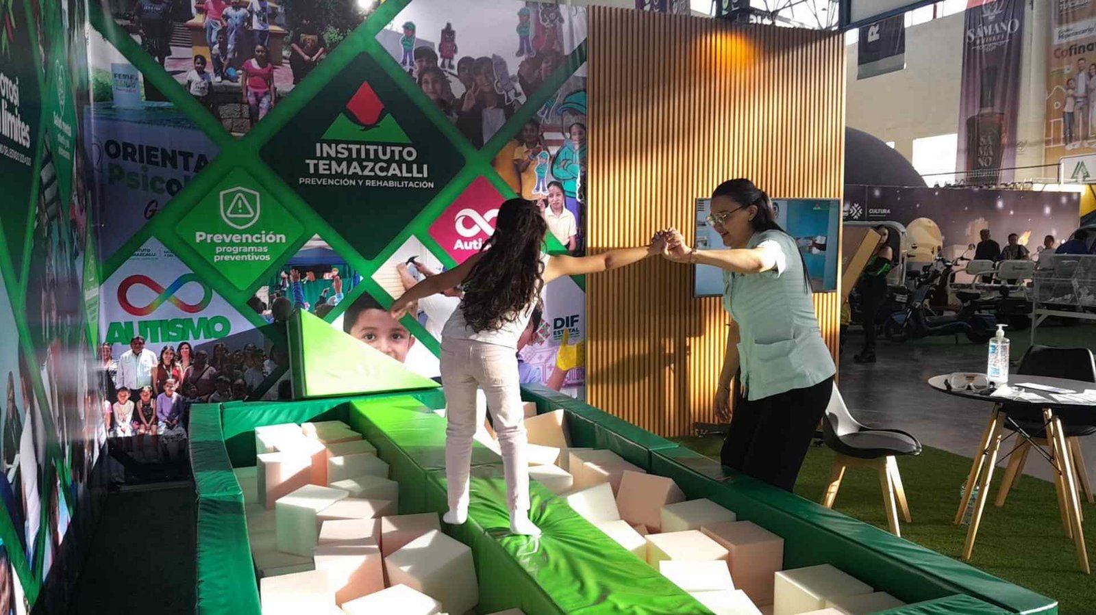 TEMAZCALLI PROMUEVE BIENESTAR SIN LÍMITES EN STAND DE LA FENAPO 2025