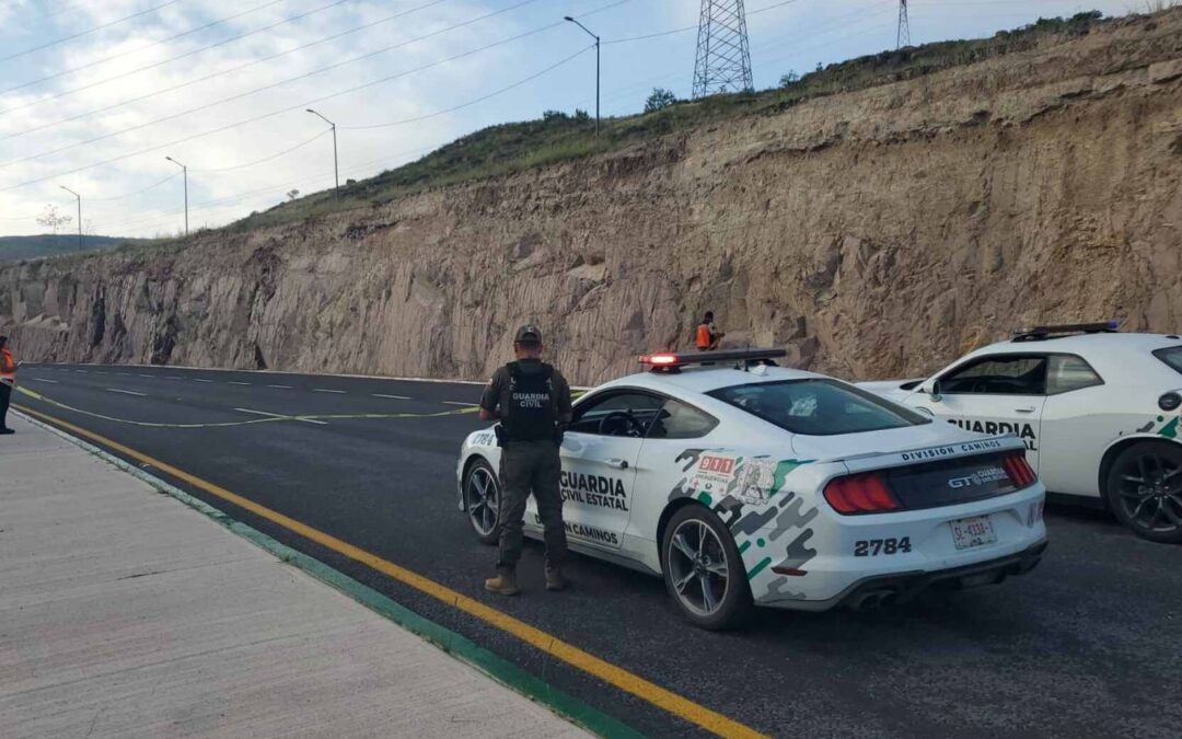 REGISTRAN DESPRENDIMIENTO EN VIALIDAD HACIA LA ZONA INDUSTRIAL DE SLP