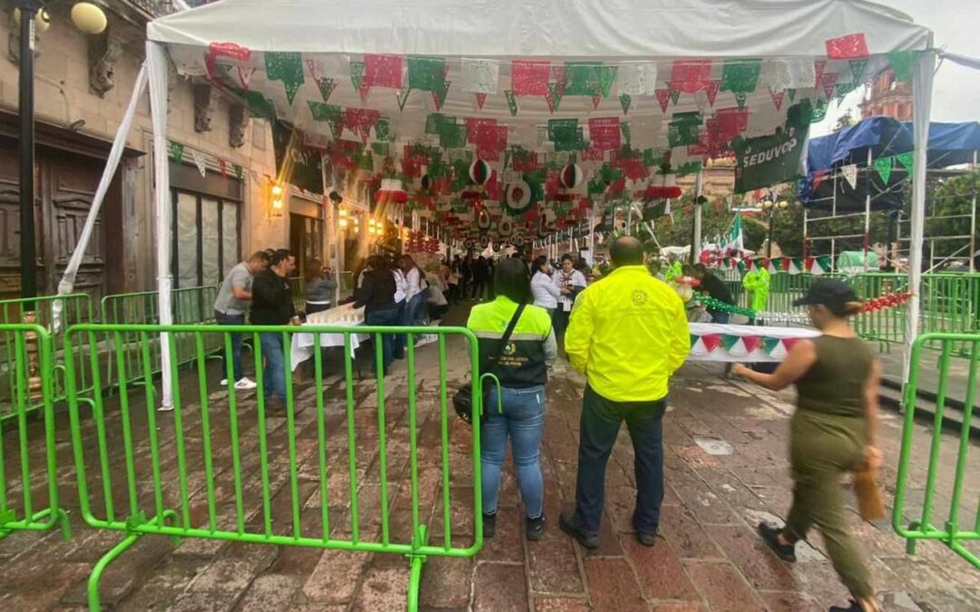 IMPLEMENTAN OPERATIVO DE SEGURIDAD EN PLAZA DE ARMAS DURANTE EL GRITO DE INDEPENDENCIA