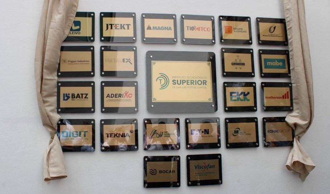 INAUGURAN “MURO DE VINCULACIÓN” EN EL TECNOLÓGICO SUPERIOR