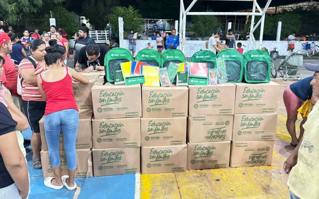 ENTREGAN MOCHILAS Y ÚTILES ESCOLARES A MÁS DE 350 MIL ESTUDIANTES DE EDUCACIÓN BÁSICA