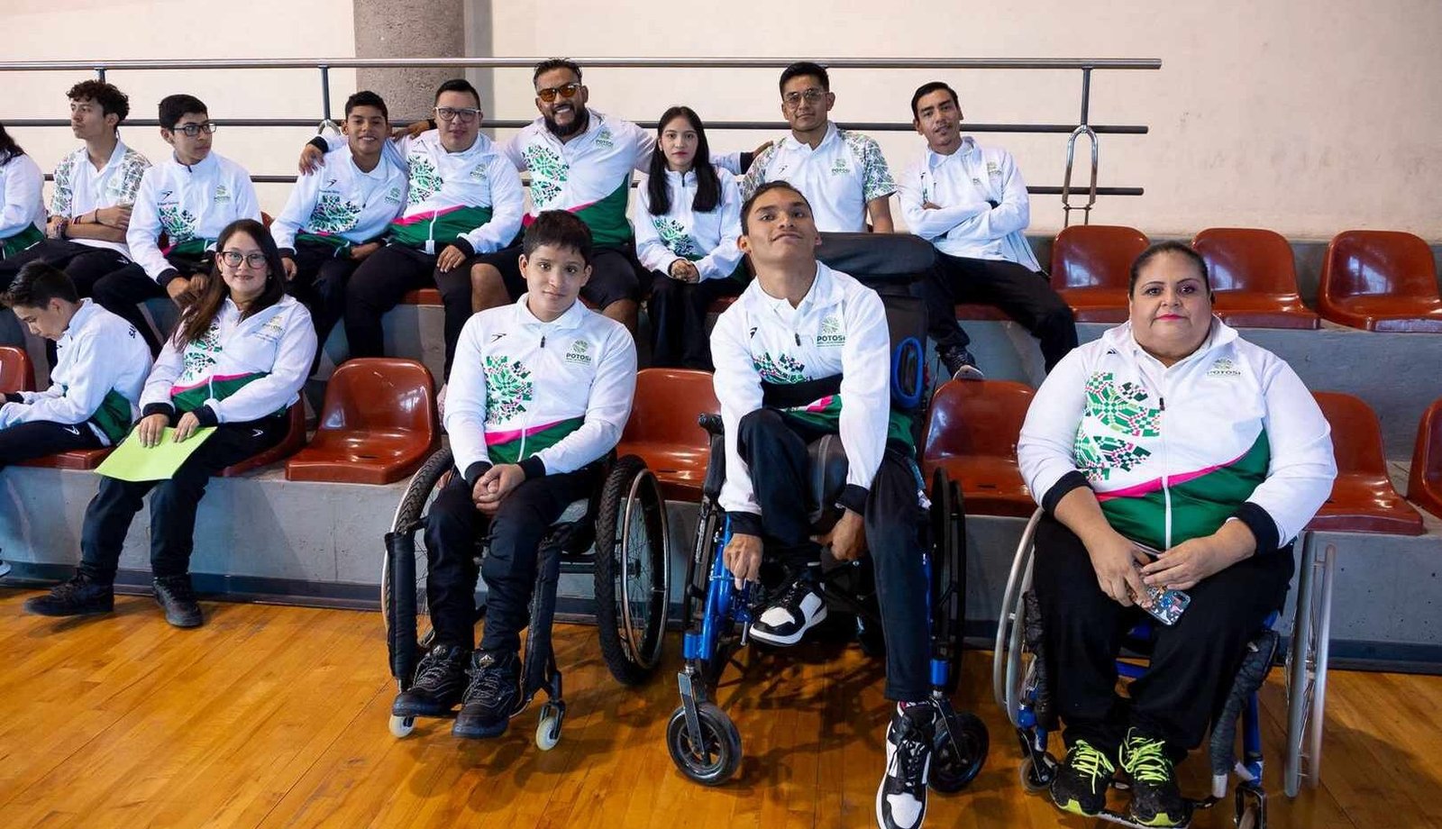 ABANDERAN A 42 ATLETAS POTOSINOS QUE PARTICIPARÁN EN LA PARALIMPIADA NACIONAL CONADE 2025