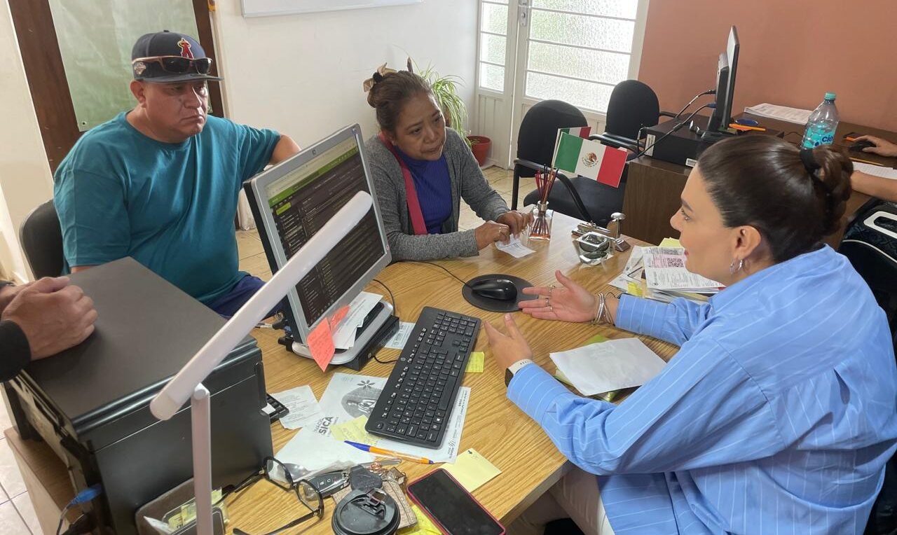 MUJER GESTIONA PERMISO PARA VIAJAR A DALLAS TRAS ATAQUE QUE DEJÓ HERIDO A SU HIJO