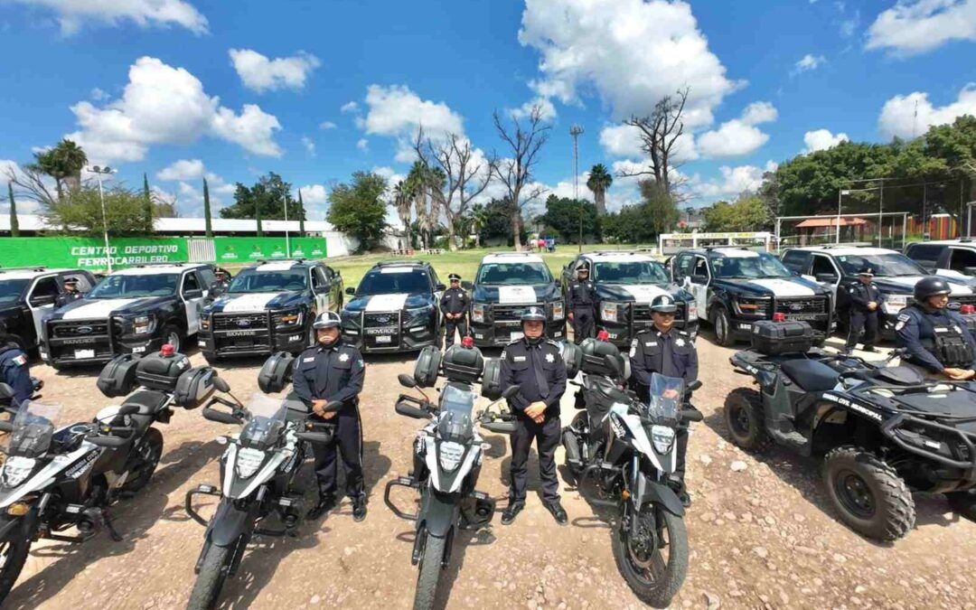 ENTREGAN PATRULLAS Y ALBERCA TECHADA EN RIOVERDE PARA FORTALECER SEGURIDAD Y CONVIVENCIA