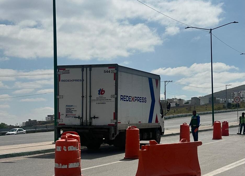 REALIZAN REPARACIÓN DE REJILLA PLUVIAL EN CIRCUITO POTOSÍ Y PROLONGACIÓN JUÁREZ