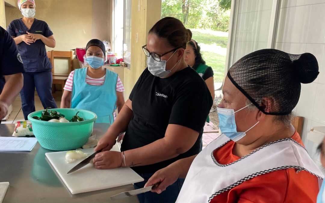 REALIZAN TALLER DE PREPARACIÓN DE ALIMENTOS EN CASA DE LA NIÑEZ INDÍGENA DE RAYÓN