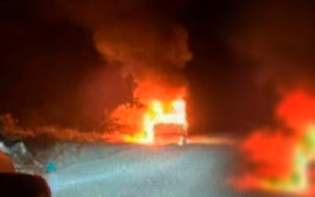 ATACAN E INCENDIAN PATRULLA ESTATAL EN EL ALTIPLANO POTOSINO; LOS CRIMINALES HUYERON