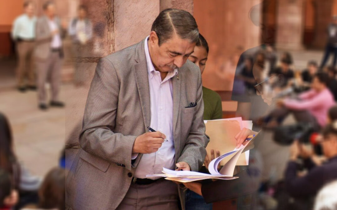 RECTOR DE LA UASLP RECIBE PLIEGOS PETITORIOS DE ESTUDIANTES
