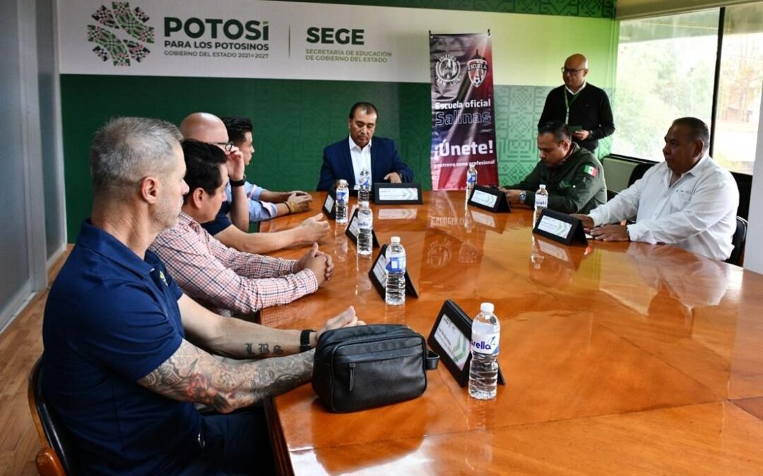SEGE Y ATLÉTICO DE SAN LUIS FIRMAN CONVENIO PARA IMPULSAR ESCUELA DE FÚTBOL EN SALINAS