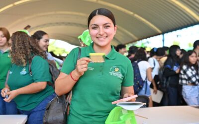 ENTREGAN A ESTUDIANTES DE CIUDAD VALLES TARJETA “MI PASE” PARA TRANSPORTE GRATUITO