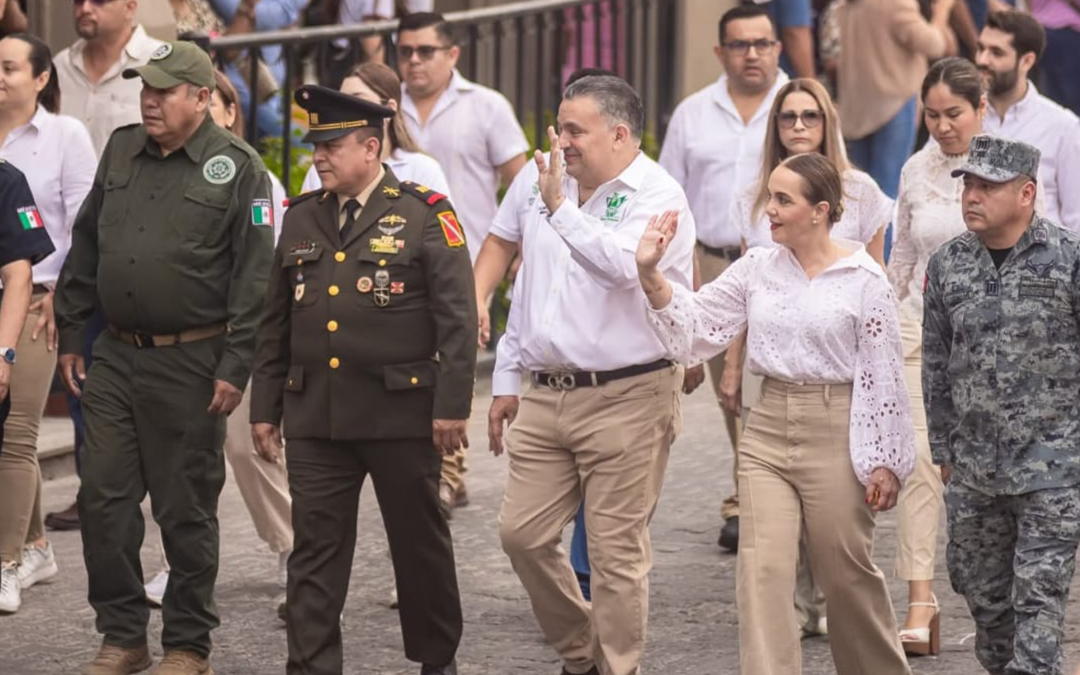 MILES DE ESTUDIANTES MARCHAN EN VALLES PARA CELEBRAR EL 20 DE NOVIEMBRE