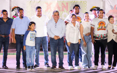 “HUEHUES DE MOCTEZUMA” CONQUISTAN EL XANTOLO 2025 CON SU ENERGÍA Y TRADICIÓN