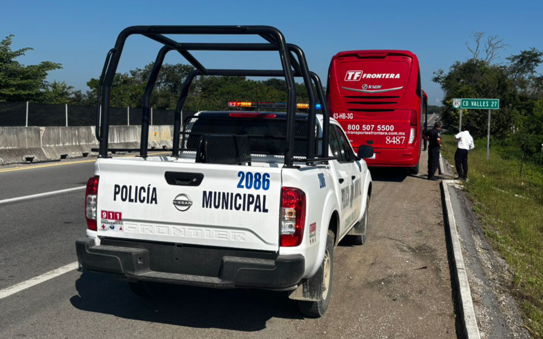 REFUERZAN VIGILANCIA EN LA CARRETERA VALLES–TAMAZUNCHALE POR ALTA AFLUENCIA VEHICULAR