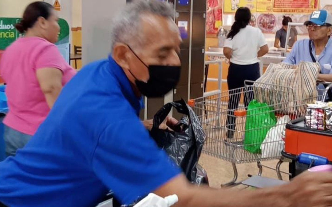 ABREN SEIS LUGARES PARA EMPACADORES ADULTOS MAYORES EN TIENDA DE AUTOSERVICIO DE CIUDAD VALLES